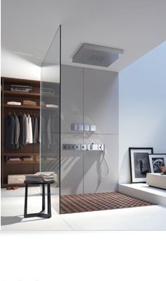 Wellness-Dusche fürs kleine Bad. Minimalistisch präsentiert sich die Axor Starck Shower Collection, bestehend aus Brause und Armatur. Der luxuriöse Duschhimmel mit drei Strahlarten sorgt für sprudelndes Duschvergnügen auch auf kleinem Raum.<br /> Wellness-Pur. Wellness-Dusche fürs kleine Bad. Minimalistisch präsentiert sich die Axor Starck Shower Collection, bestehend aus Brause und Armatur. Der luxuriöse Duschhimmel mit drei Strahlarten sorgt für sprudelndes Duschvergnügen auch auf kleinem Raum.<br /> Wellness-Pur.